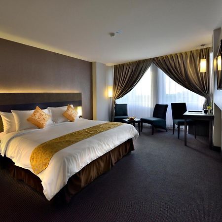 Tjokro Hotel Пеканбару Екстер'єр фото