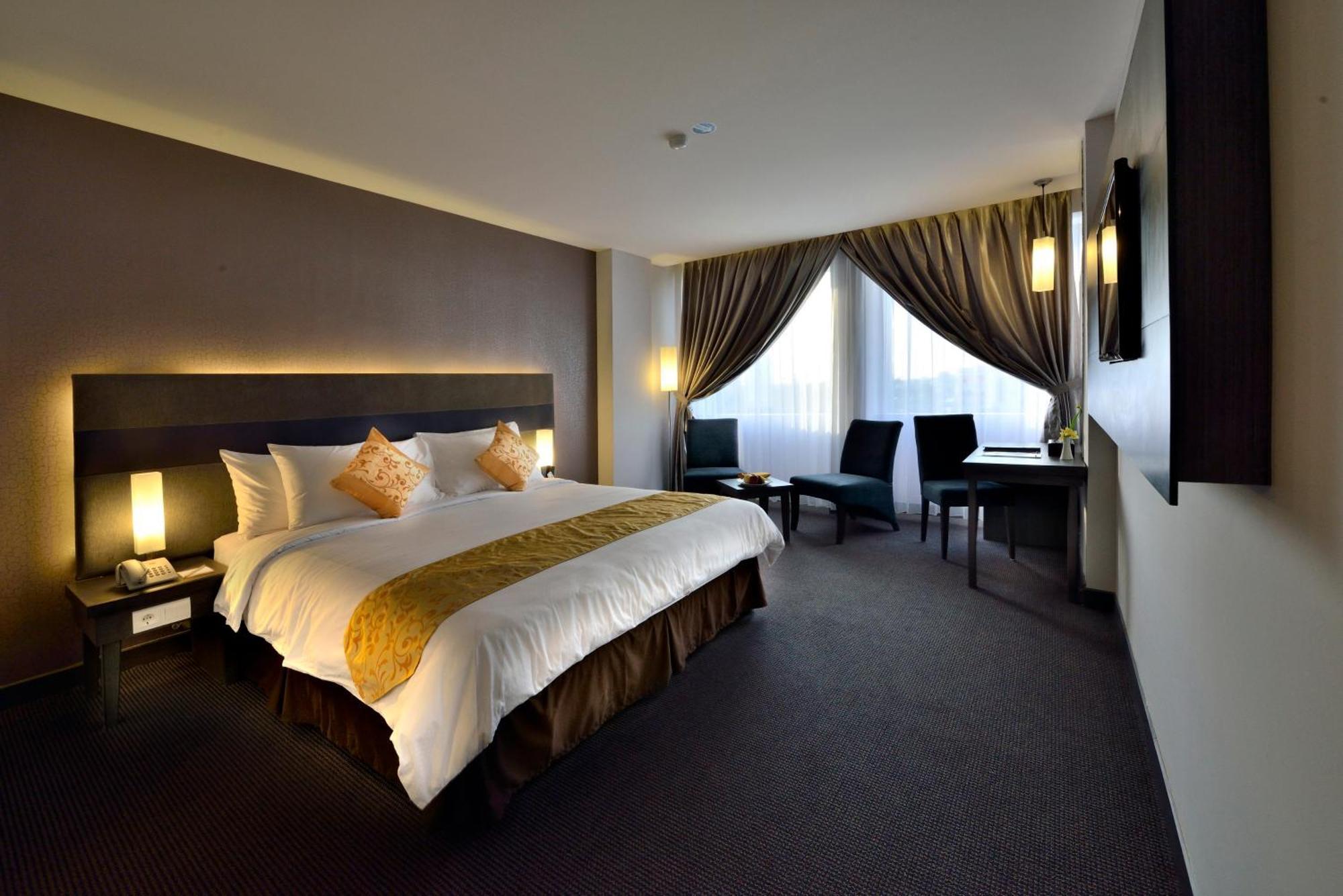 Tjokro Hotel Пеканбару Екстер'єр фото