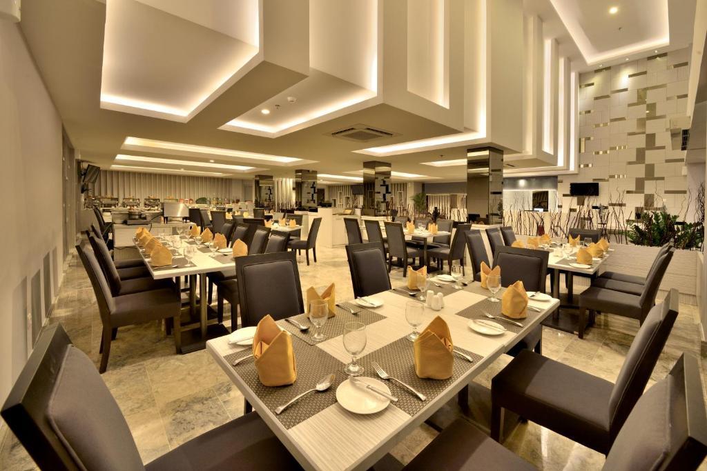 Tjokro Hotel Пеканбару Екстер'єр фото